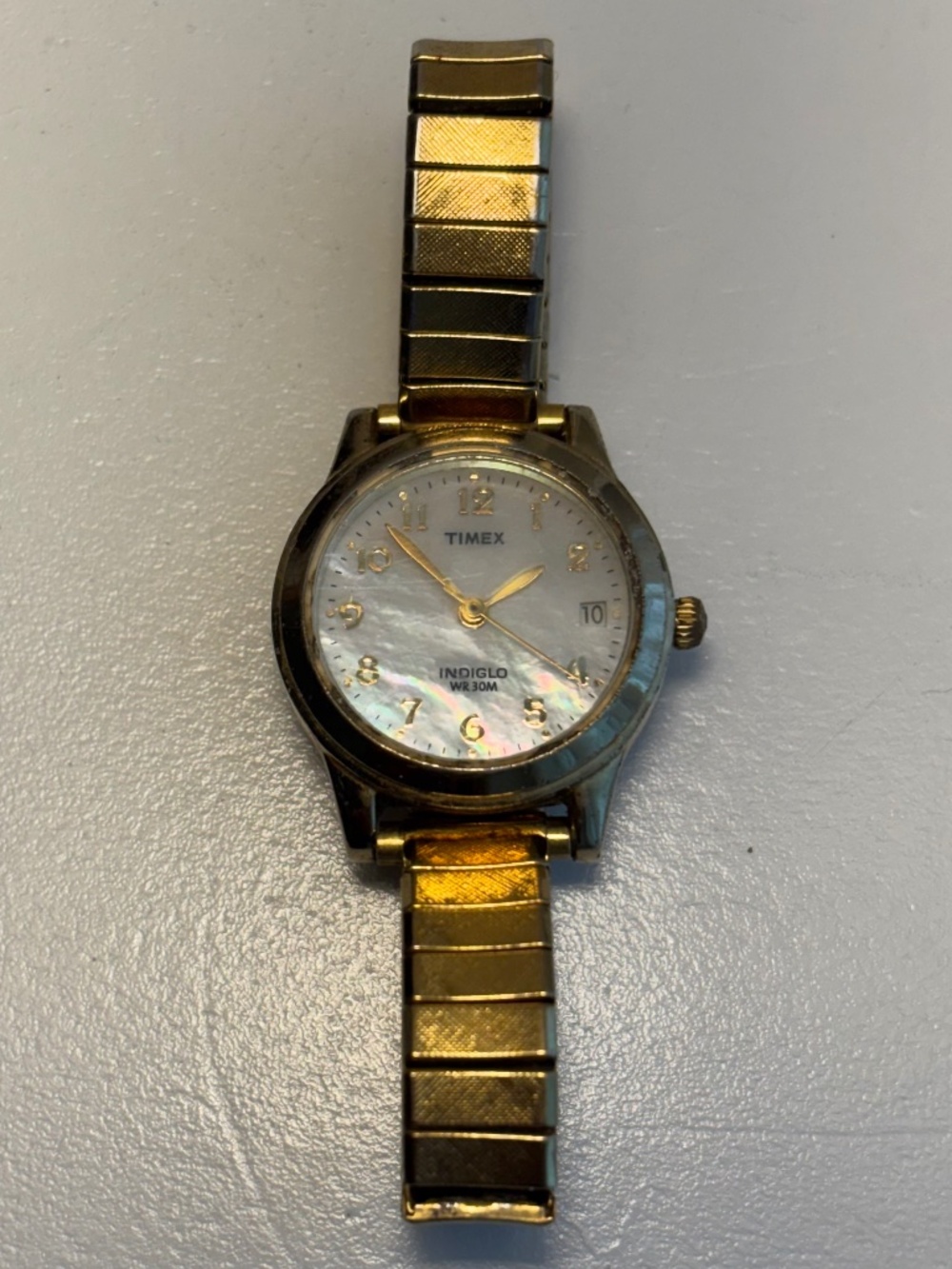 Timex Indiglo Women’s Watch Mother of Pearl Gold Tone – Not Working /Damaged